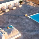 Sleeps8-parking-garden-pool-sunsets-barbeque Emporio (Santorini)