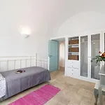Sleeps8-parking-garden-pool-sunsets-barbeque Vila Emporio (Santorini)