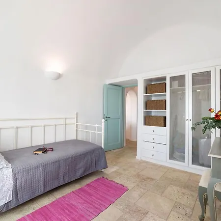 Sleeps8-parking-garden-pool-sunsets-barbeque ヴィラ Emporio (Santorini)