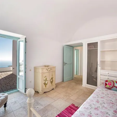Vila Sleeps8-parking-garden-pool-sunsets-barbeque