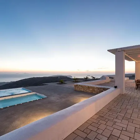 Villa Sleeps8-parking-garden-pool-sunsets-barbeque Emporio (Santorini)