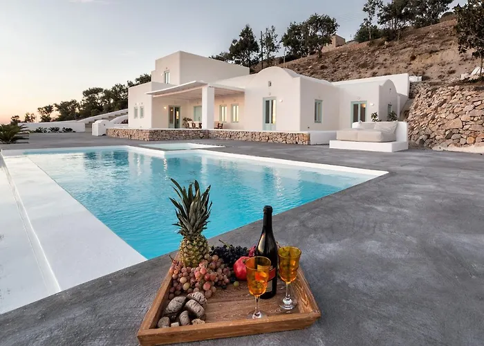 Sleeps8-parking-garden-pool-sunsets-barbeque Villa