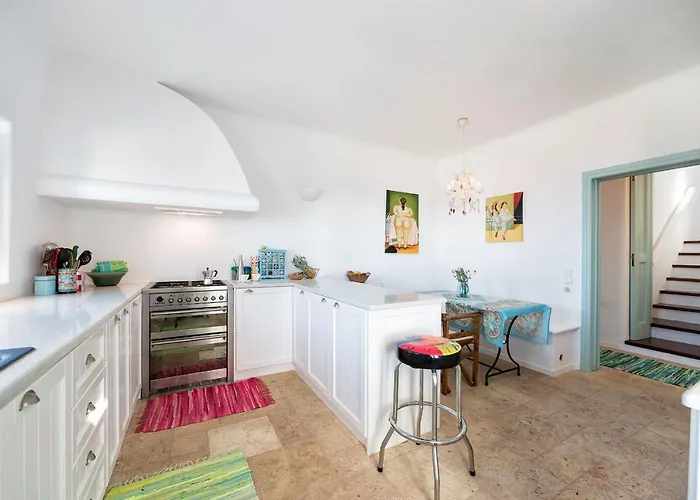 Villa Sleeps8-parking-garden-pool-sunsets-barbeque Emporio (Santorini)