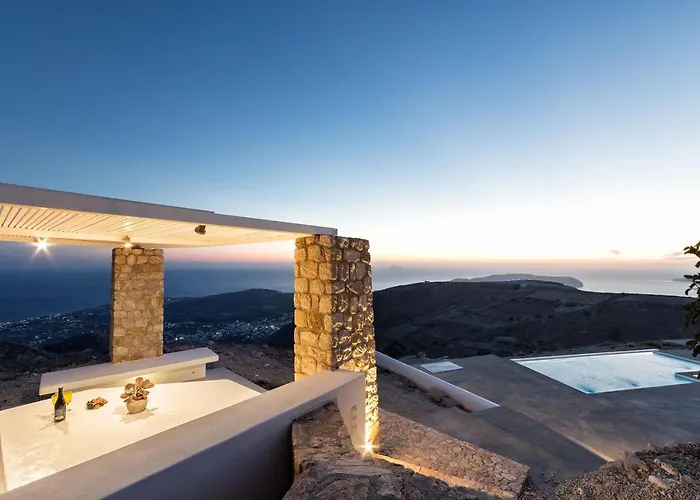 Sleeps8-parking-garden-pool-sunsets-barbeque