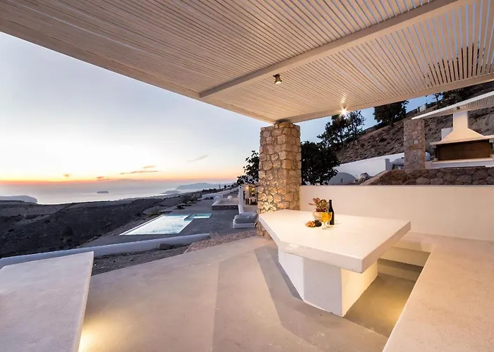 Sleeps8-parking-garden-pool-sunsets-barbeque * Emporio (Santorini)