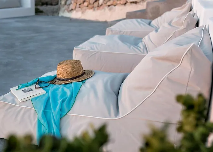 Sleeps8-parking-garden-pool-sunsets-barbeque Villa