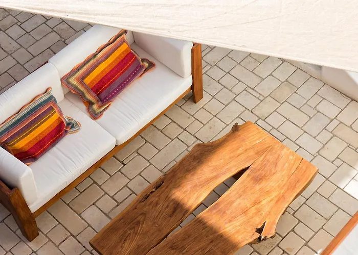 Villa Sleeps8-parking-garden-pool-sunsets-barbeque