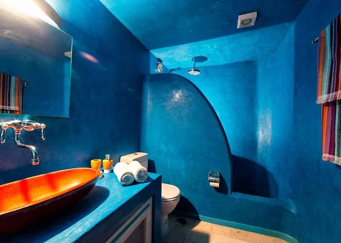 Sleeps8-parking-garden-pool-sunsets-barbeque Villa Emporio (Santorini)