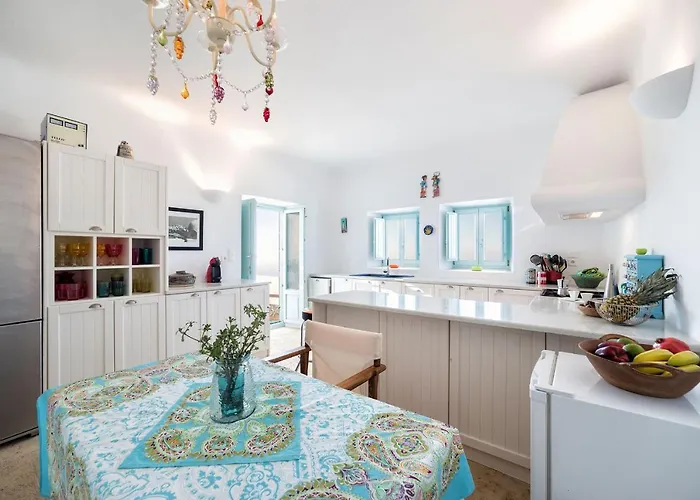 Villa Sleeps8-parking-garden-pool-sunsets-barbeque *