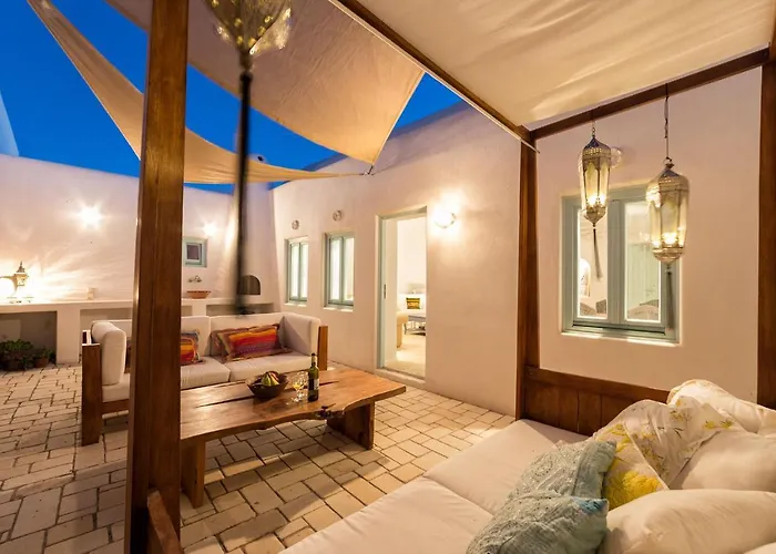 Sleeps8-parking-garden-pool-sunsets-barbeque Villa