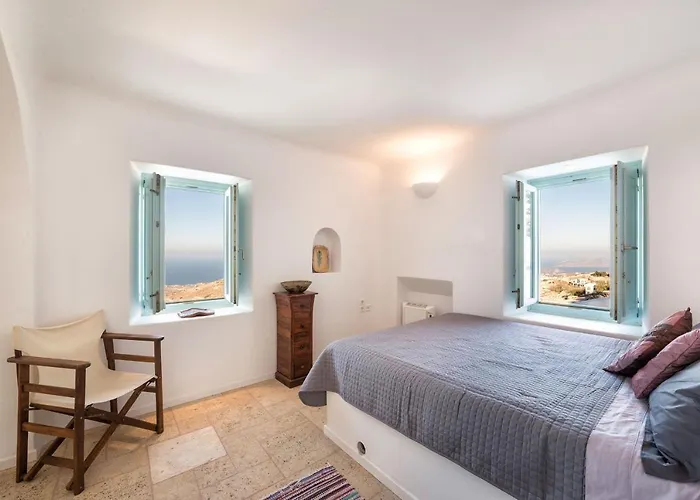 Villa Sleeps8-parking-garden-pool-sunsets-barbeque *