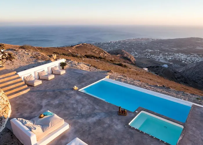 Sleeps8-parking-garden-pool-sunsets-barbeque Villa