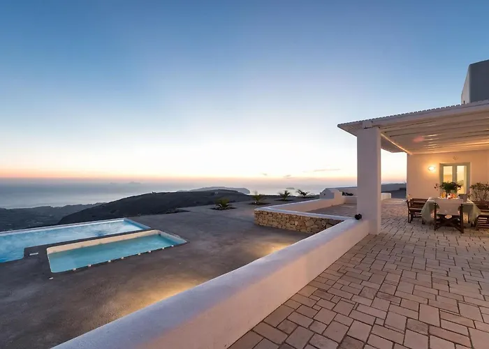 Villa Sleeps8-parking-garden-pool-sunsets-barbeque Emporio (Santorini)