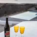Sleeps8-parking-garden-pool-sunsets-barbeque * Emporio (Santorini)