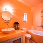 Sleeps8-parking-garden-pool-sunsets-barbeque Villa