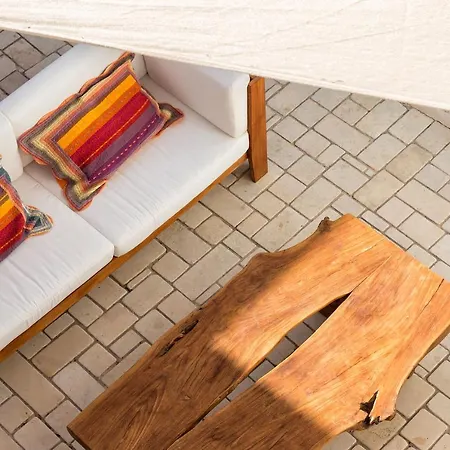 Villa Sleeps8-parking-garden-pool-sunsets-barbeque