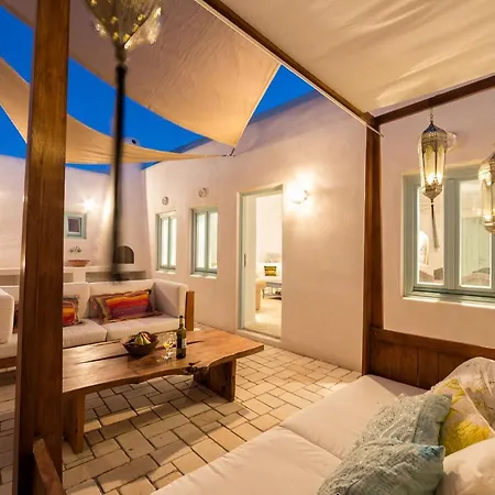 Sleeps8-parking-garden-pool-sunsets-barbeque Βίλα